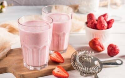 สมูทตี้สตรอเบอร์รี่คีโต สูตรสตรอเบอร์รี่ปั่นแบบคีโต ทานเป็นอาหารเช้าก็สดชื่น (Keto Strawberry Smoothie)