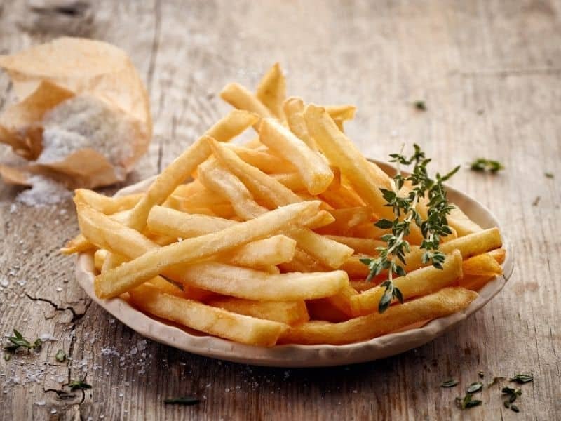 วิธีทําเฟรนฟราย โฮมเมดง่ายๆ ที่บ้าน ให้กรอบนอกนุ่มใน (Homemade French Fries)