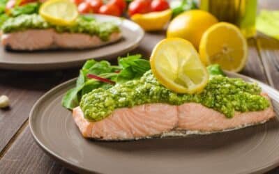 สเต๊กปลาแซลมอน ซอสเพสโต้ เมนูสุขภาพ ทำง่ายๆ ดีต่อใจ (Salmon Steak with Pesto Sauce)