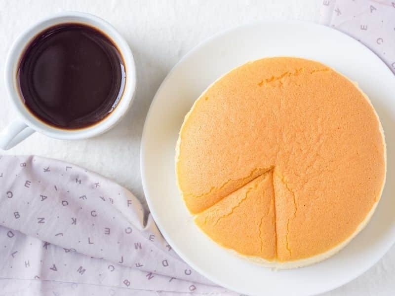 ชีสเค้กญี่ปุ่น สูตรและวิธีทำชีสเค้กให้นุ่มเด้ง หอมทั่วบ้าน (Japanese Cheesecake)