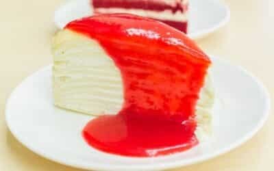 วิธีทําเครปเค้ก ราดซอสสตรอเบอร์รี่ นุ่มลิ้น เต็มคำ (Strawberry Crepe Cake)